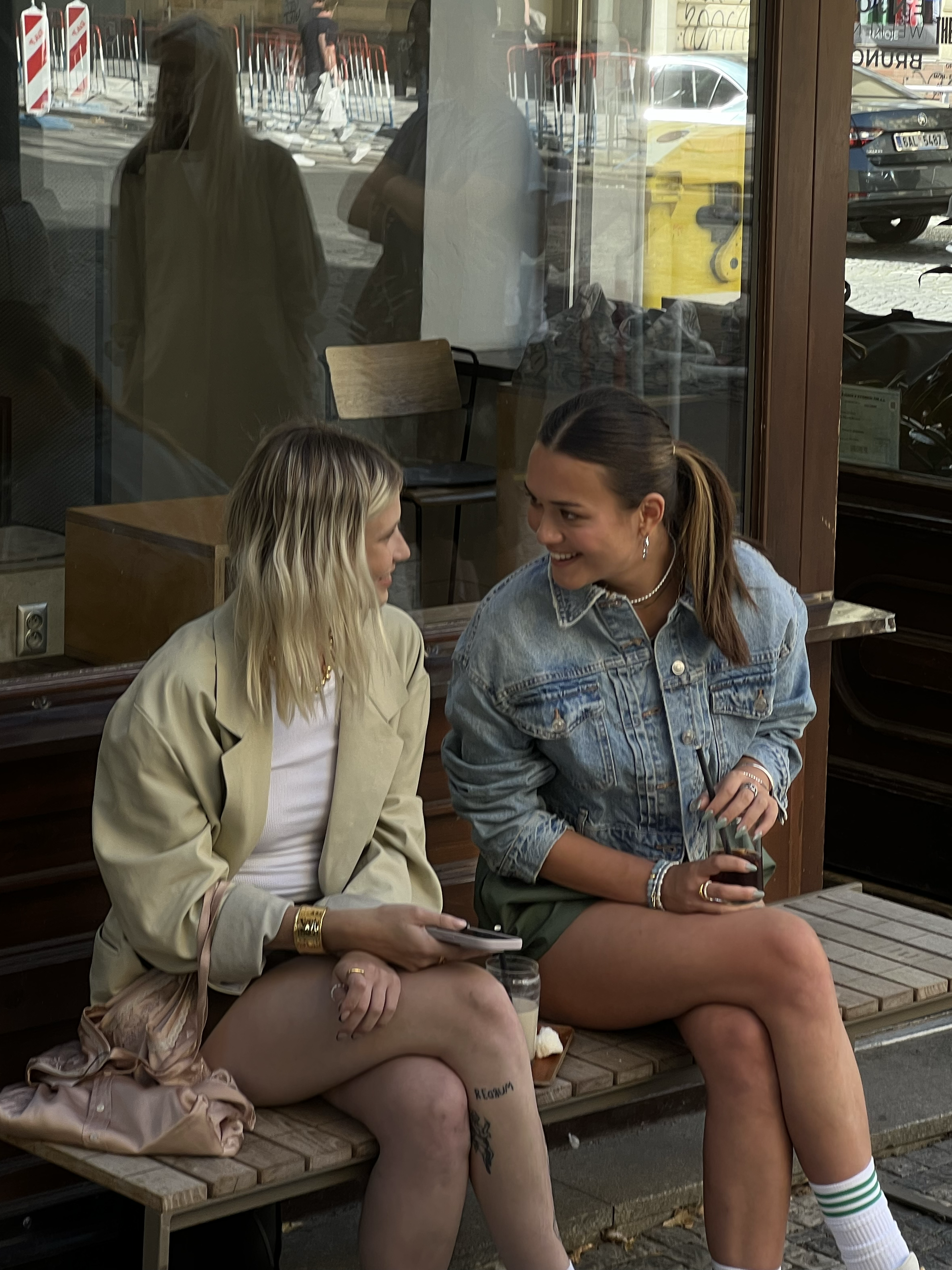 CATCH-UP S BESTIE